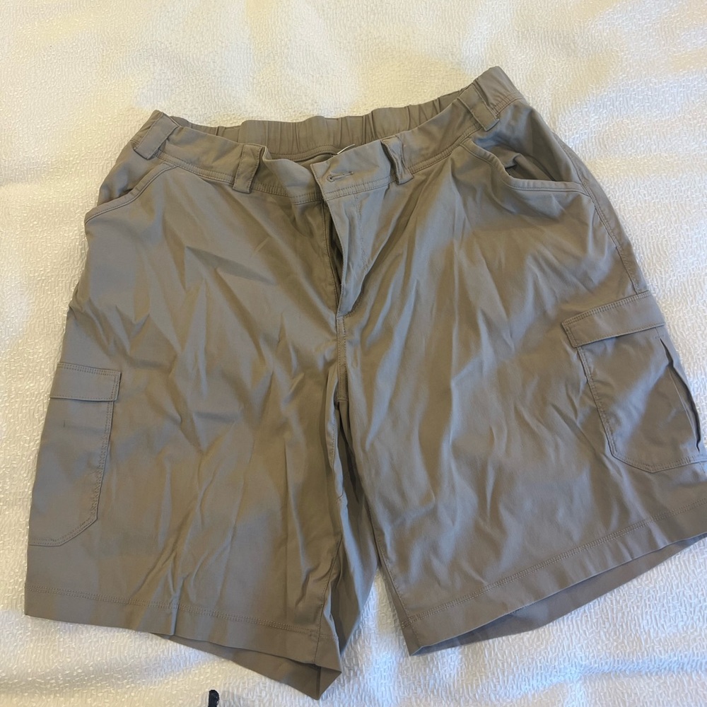 Duluth Trading Company Dry on the Fly 10” Women’s Khaki Cargo Shorts